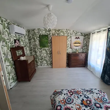 Petite Maison Dans Village De Caractére *