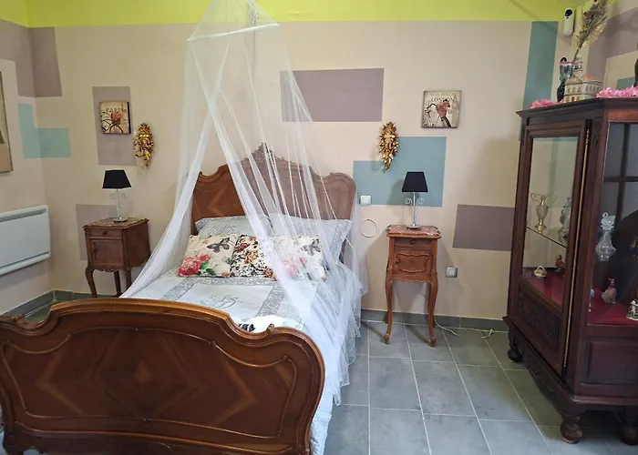 Petite Maison Dans Village De Caractere בית נופש