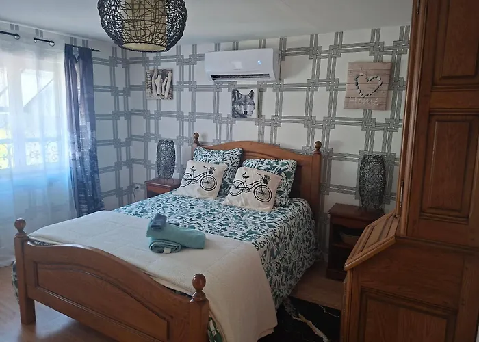 Petite Maison Dans Village De Caractere בית נופש