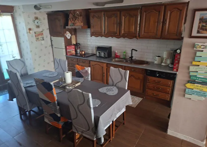 Petite Maison Dans Village De Caractere בית נופש