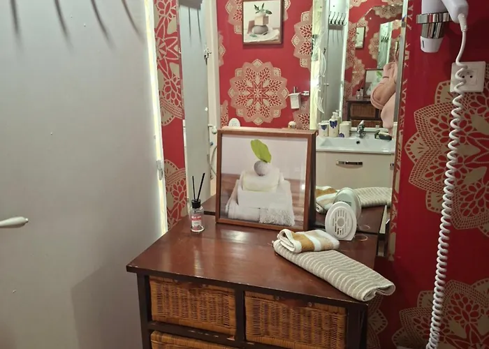 Petite Maison Dans Village De Caractere בית נופש